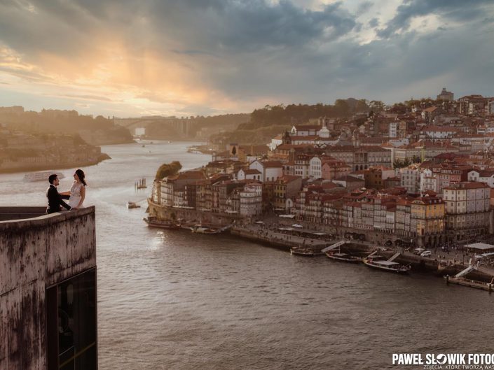 sesja ślubna o zachodzie słońca w Porto Portugalia